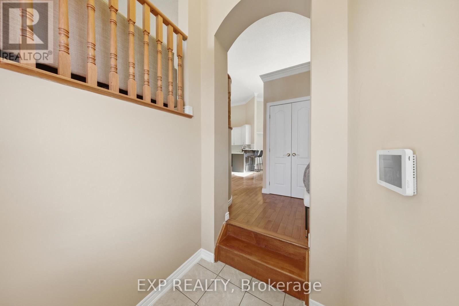 2305 Newcastle Crescent, Oakville, Ontario  L6M 4P5 - Photo 7 - W12962800