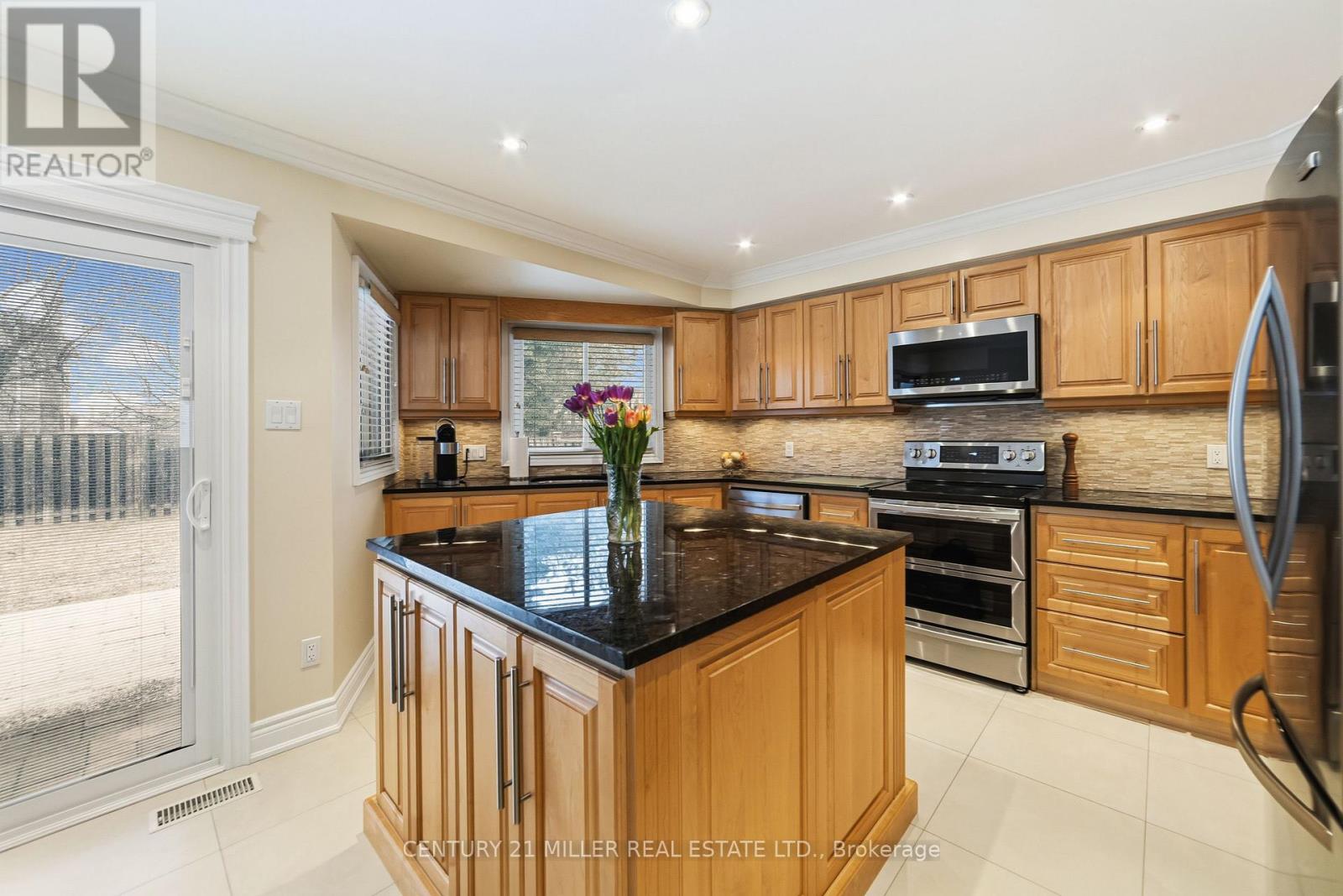 1745 Saltdene Terrace, Mississauga, Ontario  L4W 2E3 - Photo 15 - W12962840