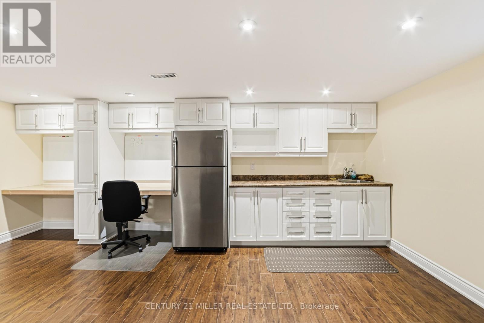 1745 Saltdene Terrace, Mississauga, Ontario  L4W 2E3 - Photo 35 - W12962840