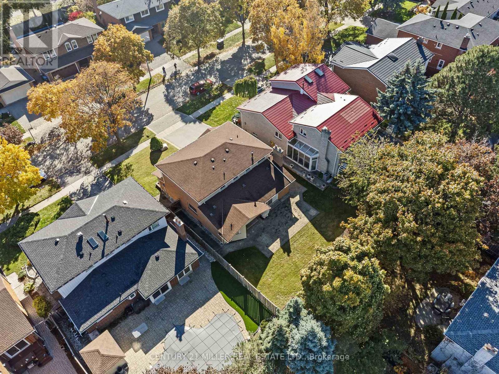 1745 Saltdene Terrace, Mississauga, Ontario  L4W 2E3 - Photo 5 - W12962840