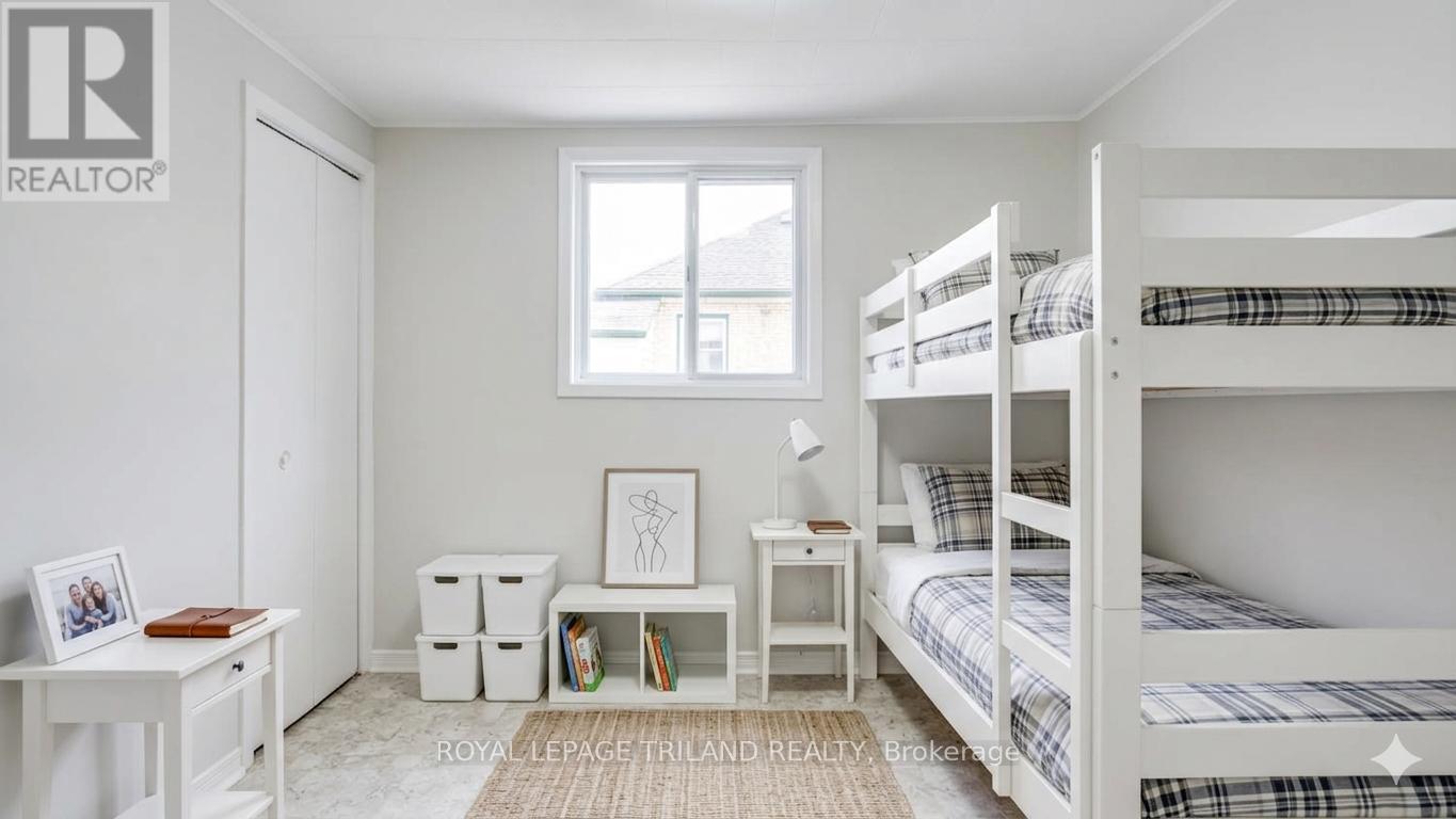 21 Oak Street, St. Thomas, Ontario  N5R 1R5 - Photo 10 - X12962874