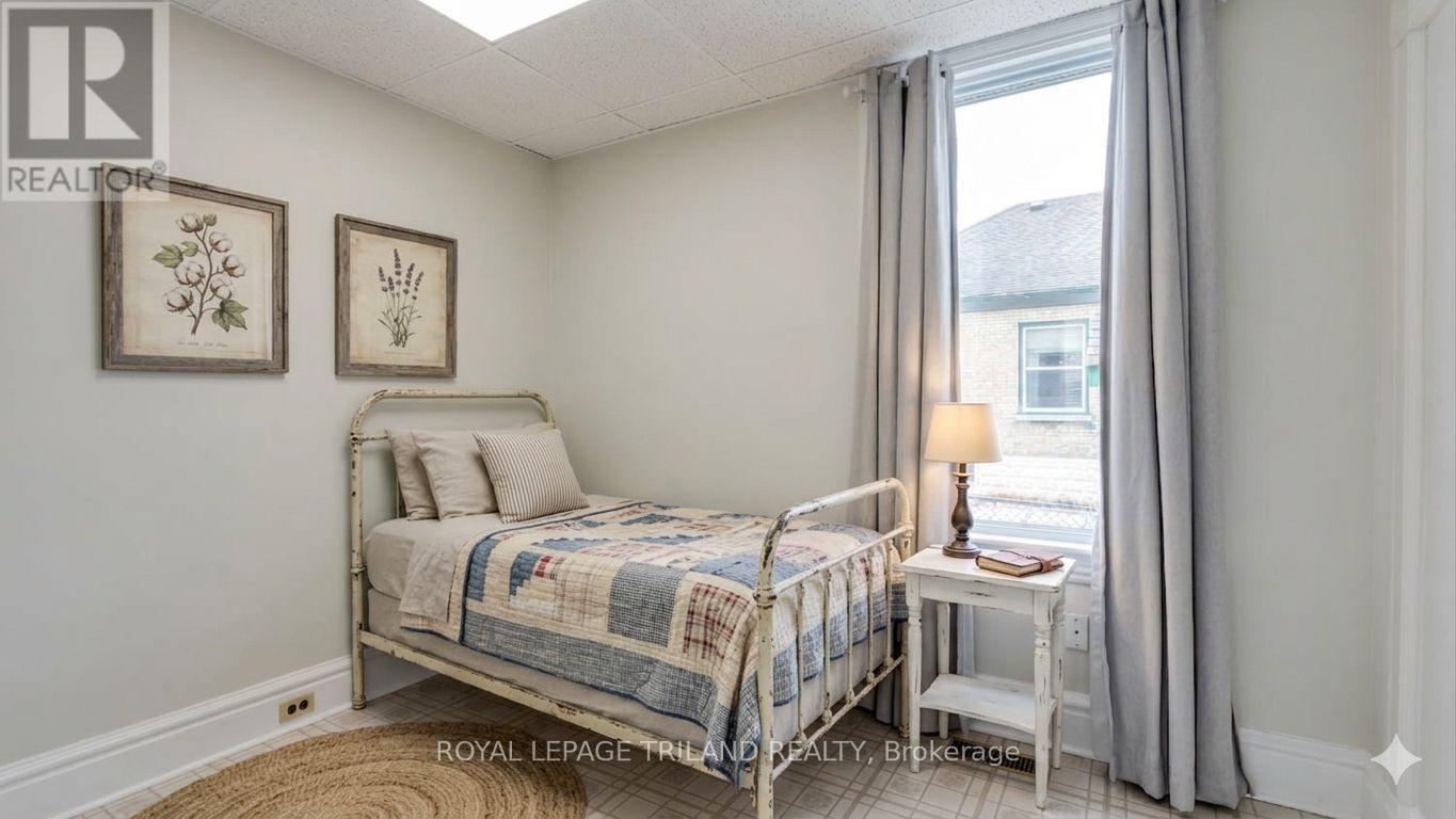 21 Oak Street, St. Thomas, Ontario  N5R 1R5 - Photo 9 - X12962874