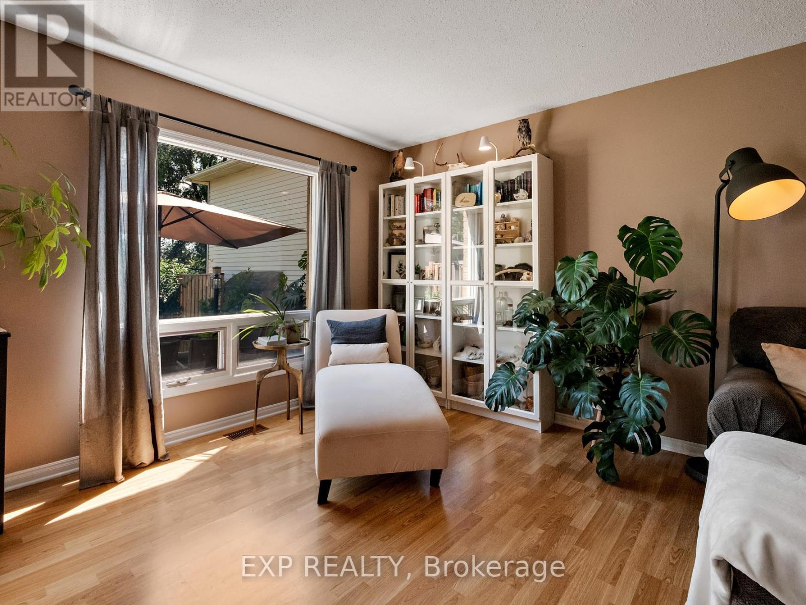 22 Lampman Crescent, Thorold, Ontario  L2V 4K7 - Photo 10 - X12962858