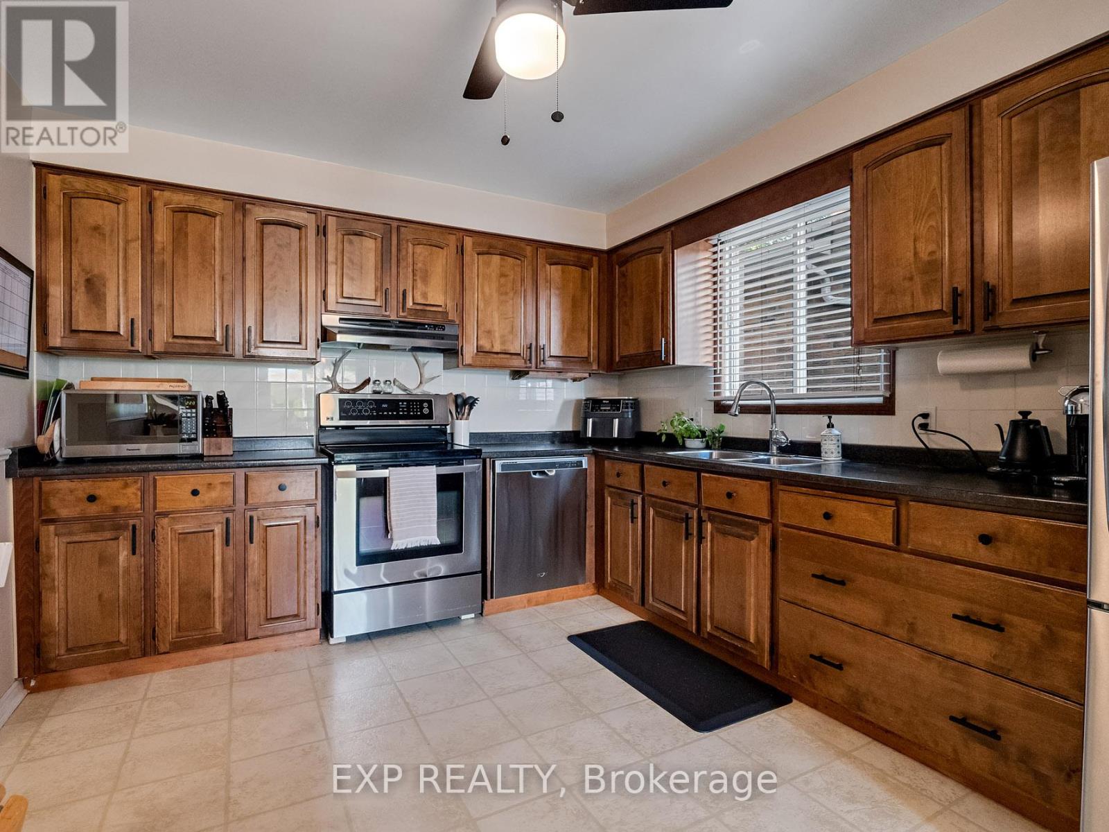 22 Lampman Crescent, Thorold, Ontario  L2V 4K7 - Photo 15 - X12962858