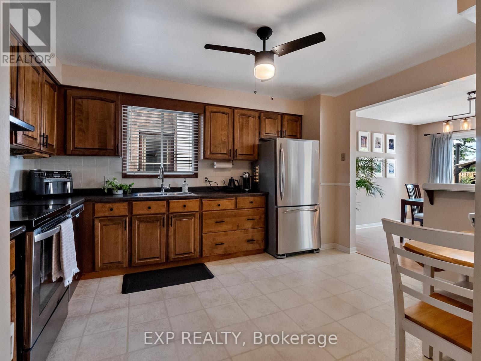 22 Lampman Crescent, Thorold, Ontario  L2V 4K7 - Photo 16 - X12962858