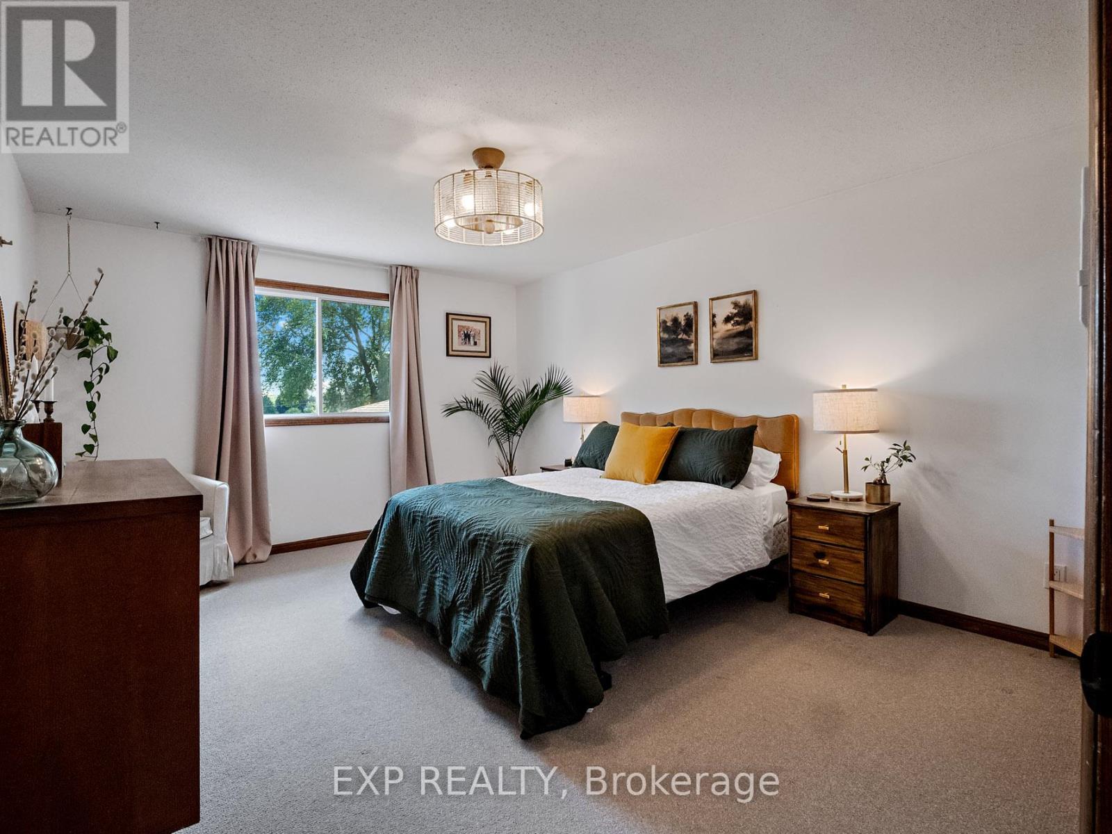 22 Lampman Crescent, Thorold, Ontario  L2V 4K7 - Photo 21 - X12962858