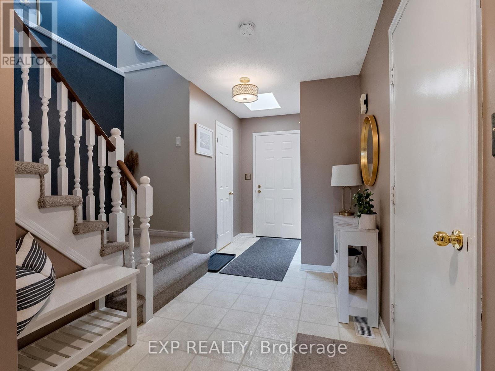 22 Lampman Crescent, Thorold, Ontario  L2V 4K7 - Photo 5 - X12962858