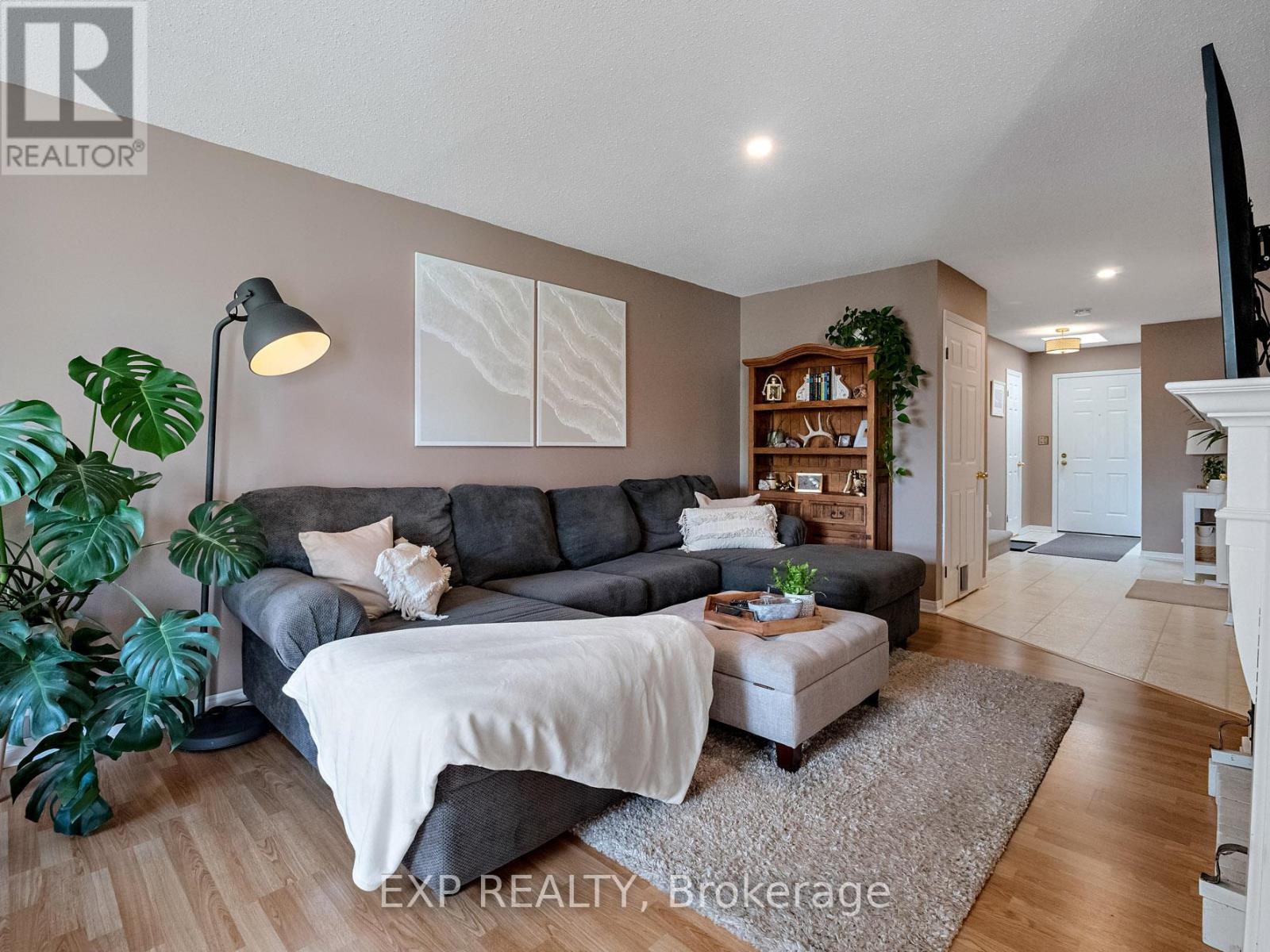 22 Lampman Crescent, Thorold, Ontario  L2V 4K7 - Photo 7 - X12962858