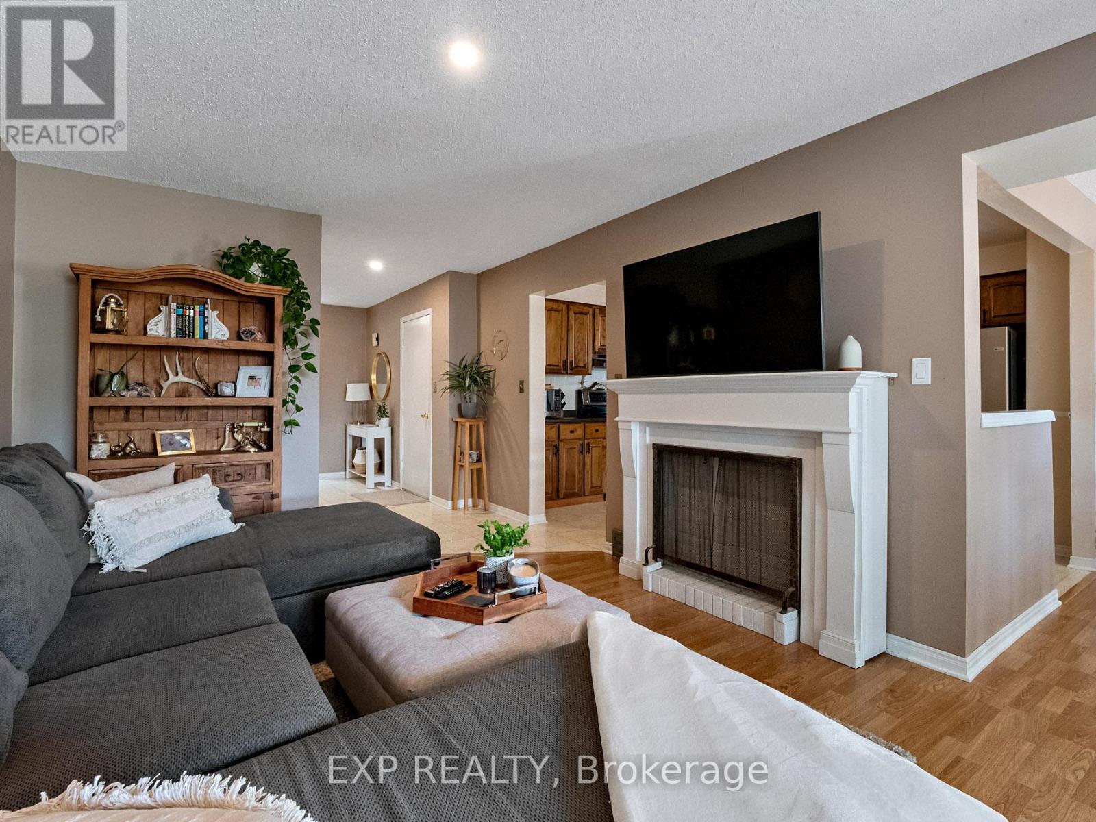 22 Lampman Crescent, Thorold, Ontario  L2V 4K7 - Photo 8 - X12962858