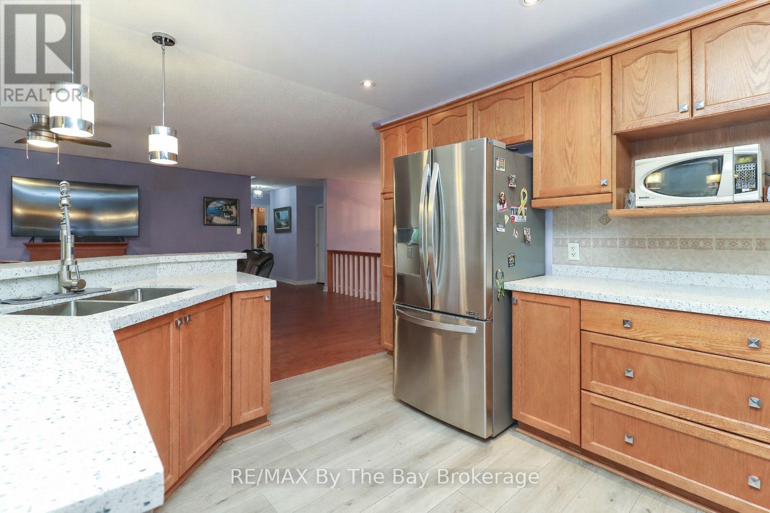 435 Ramblewood Drive, Wasaga Beach, Ontario  L9Z 1P3 - Photo 13 - S12962904