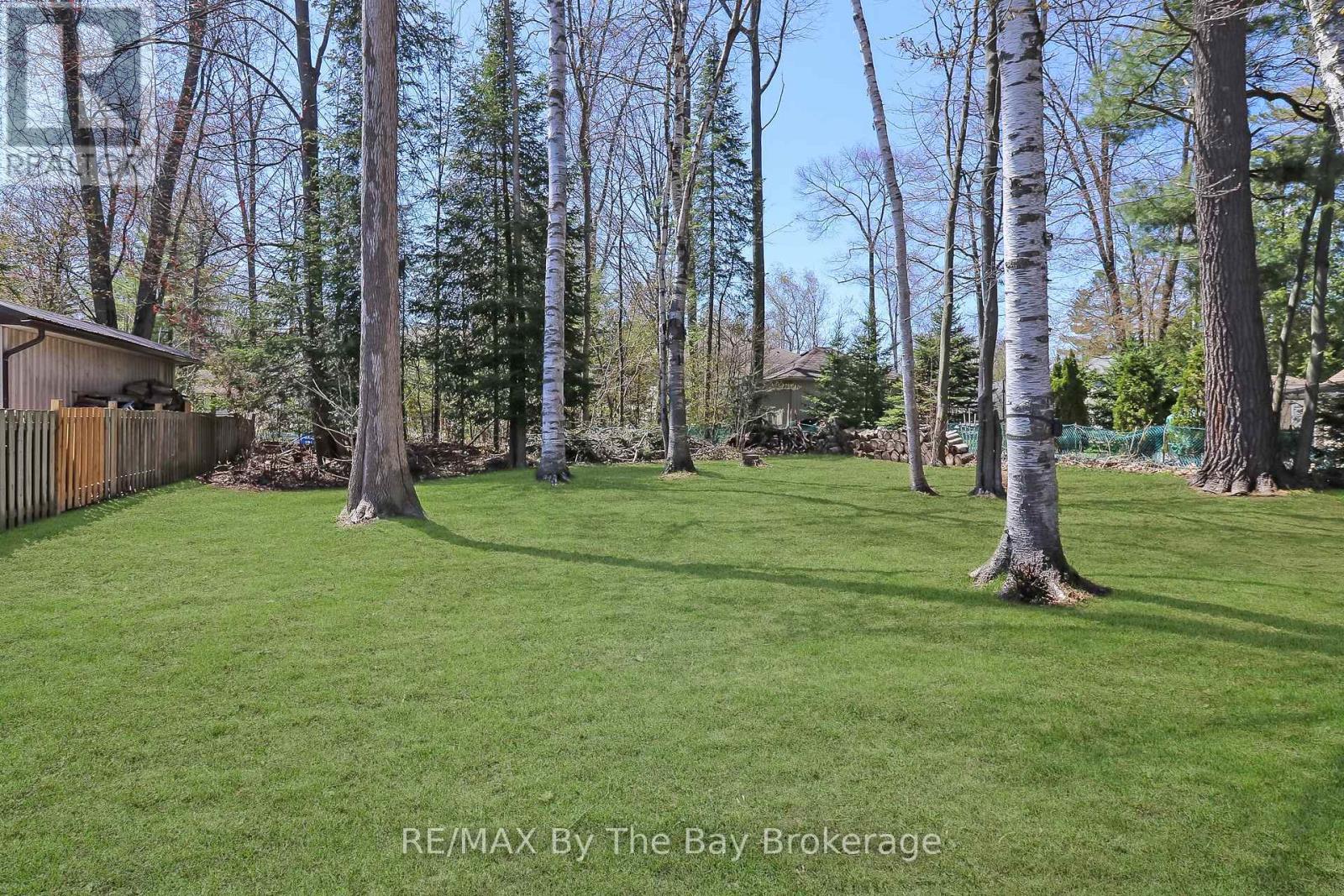 84 32nd Street N, Wasaga Beach, Ontario  L9Z 2C4 - Photo 2 - S12962910