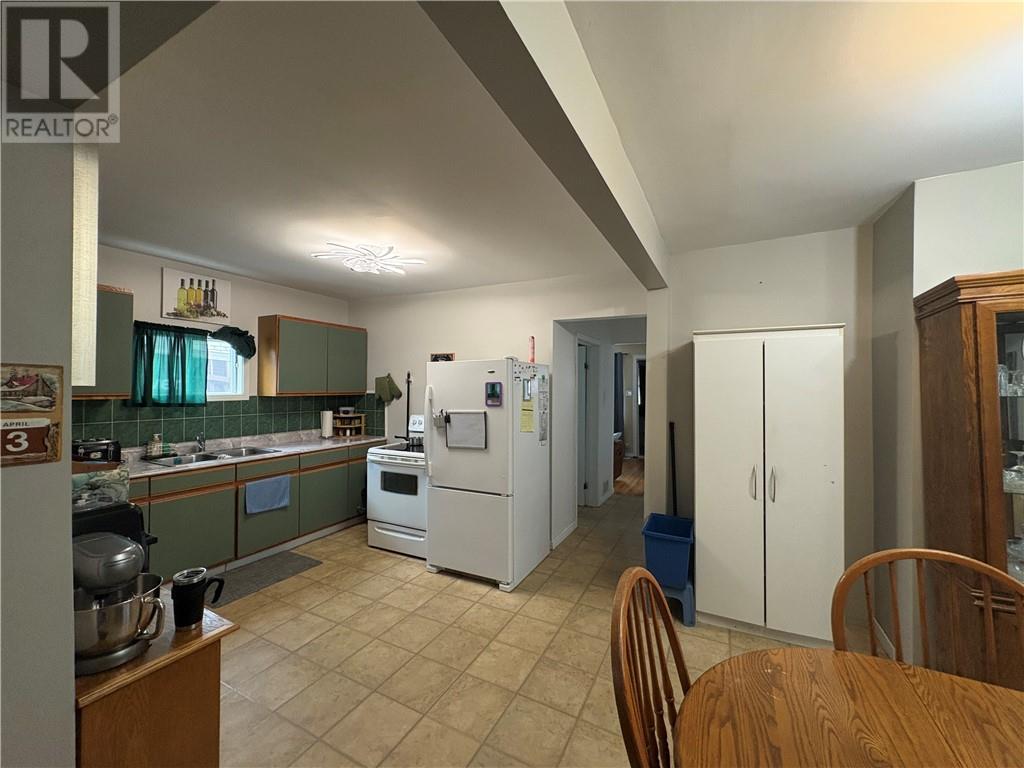 877 Martindale, Greater Sudbury, Ontario  P3E 4H9 - Photo 5 - 2127003