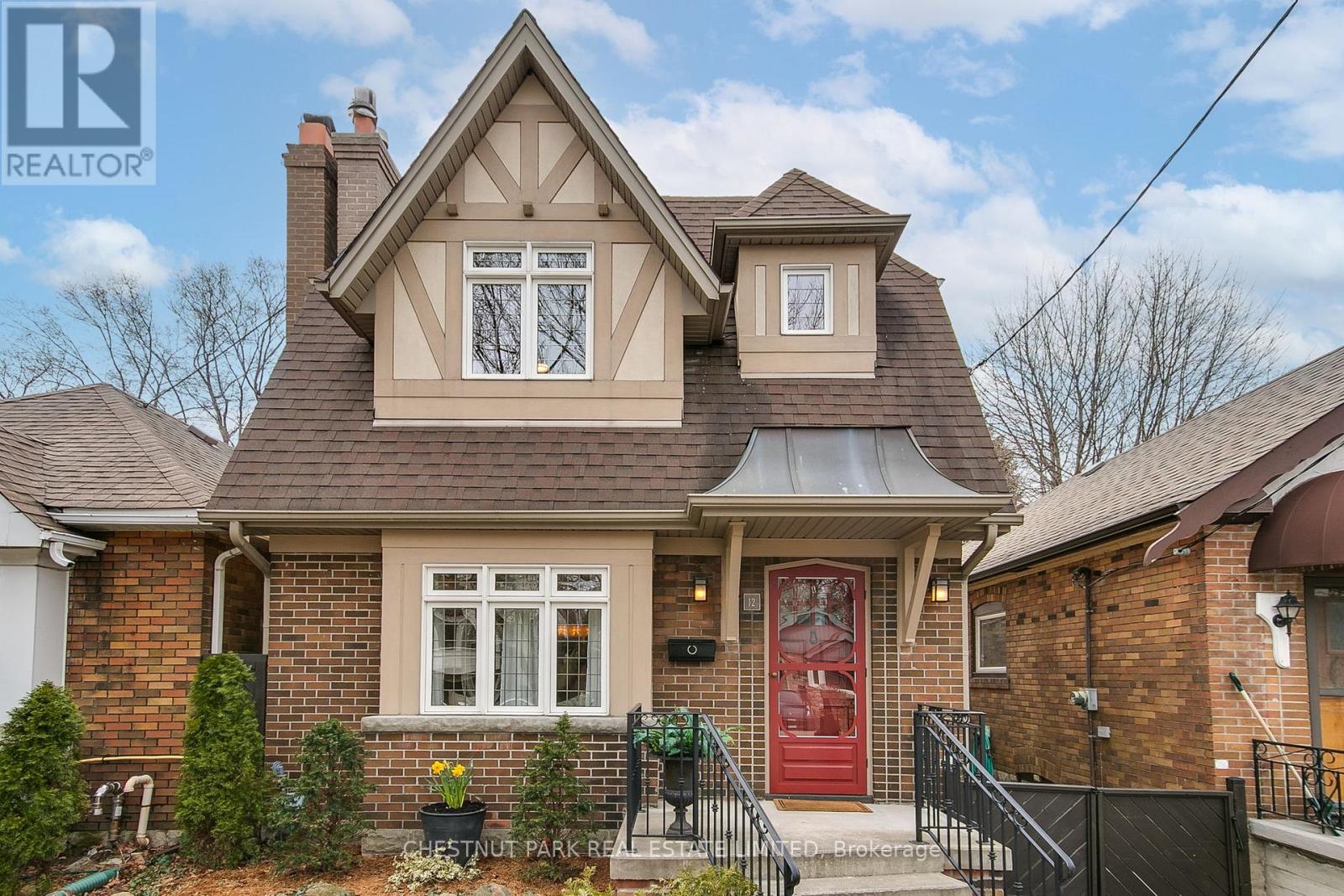 12 CHILTON ROAD, toronto (east york), Ontario