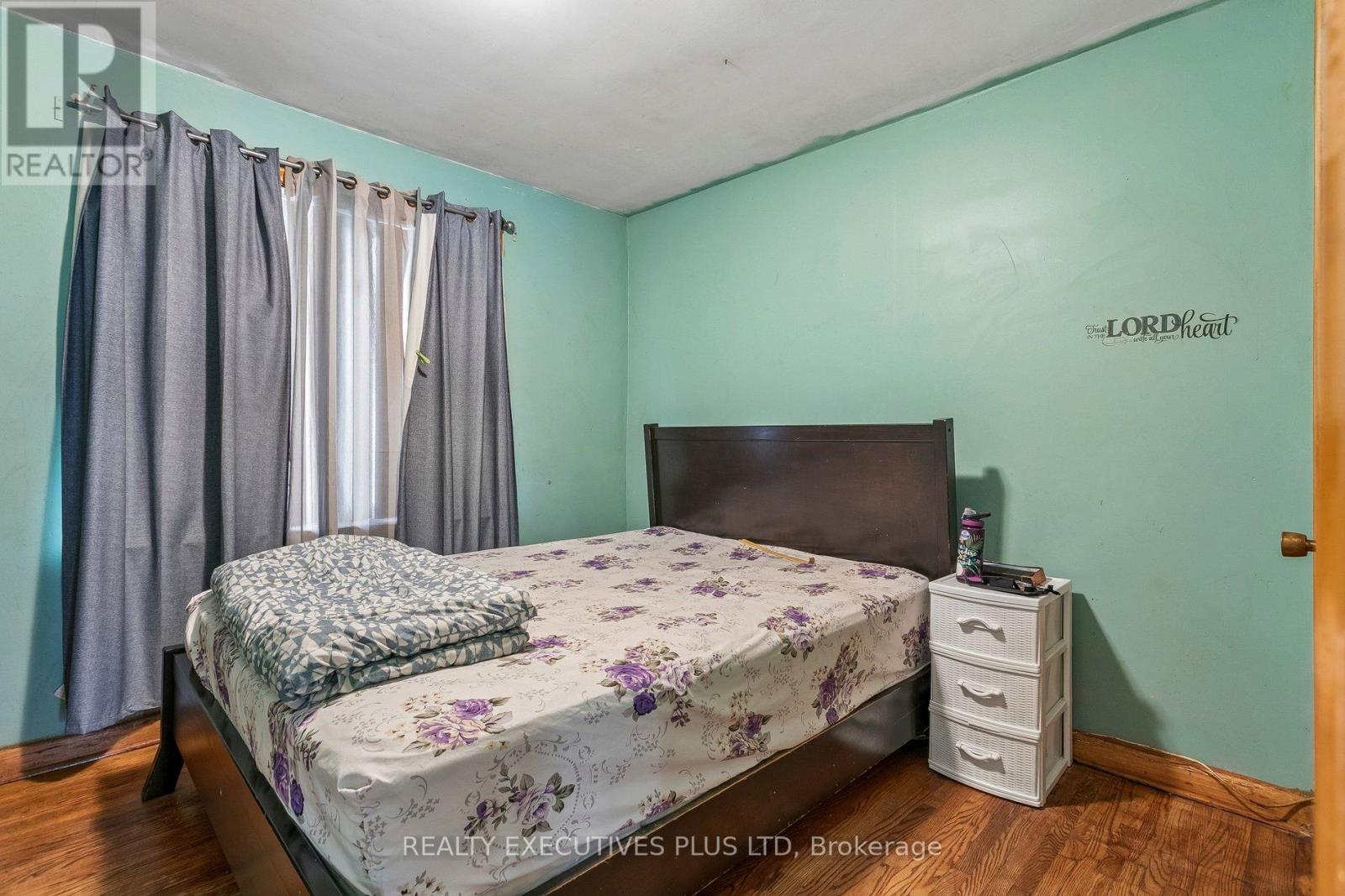 15 Dittmer Crescent, Toronto, Ontario  M9W 4P7 - Photo 12 - W12953252