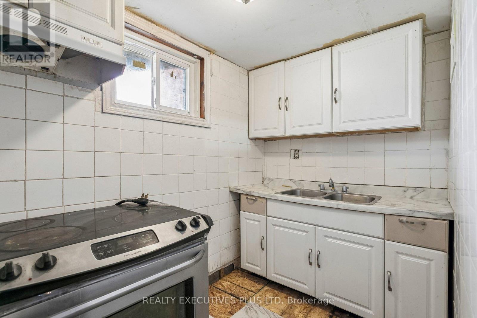 15 Dittmer Crescent, Toronto, Ontario  M9W 4P7 - Photo 30 - W12953252