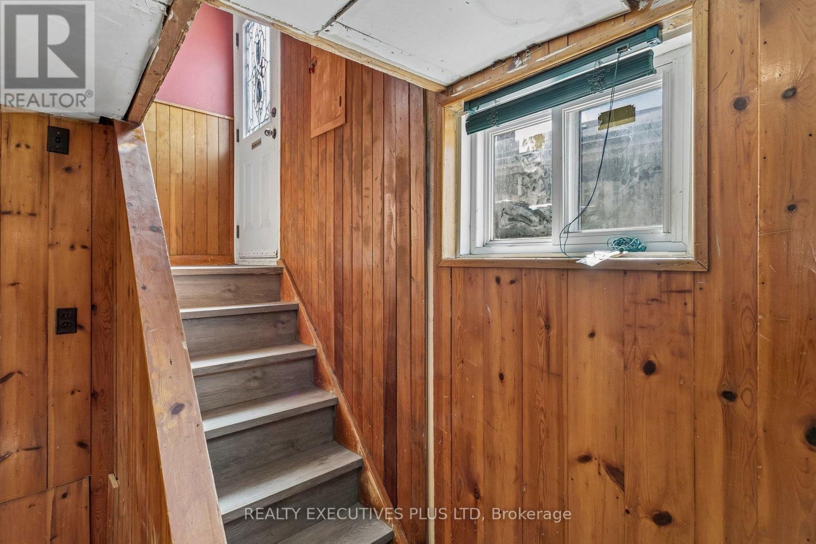 15 Dittmer Crescent, Toronto, Ontario  M9W 4P7 - Photo 17 - W12953252