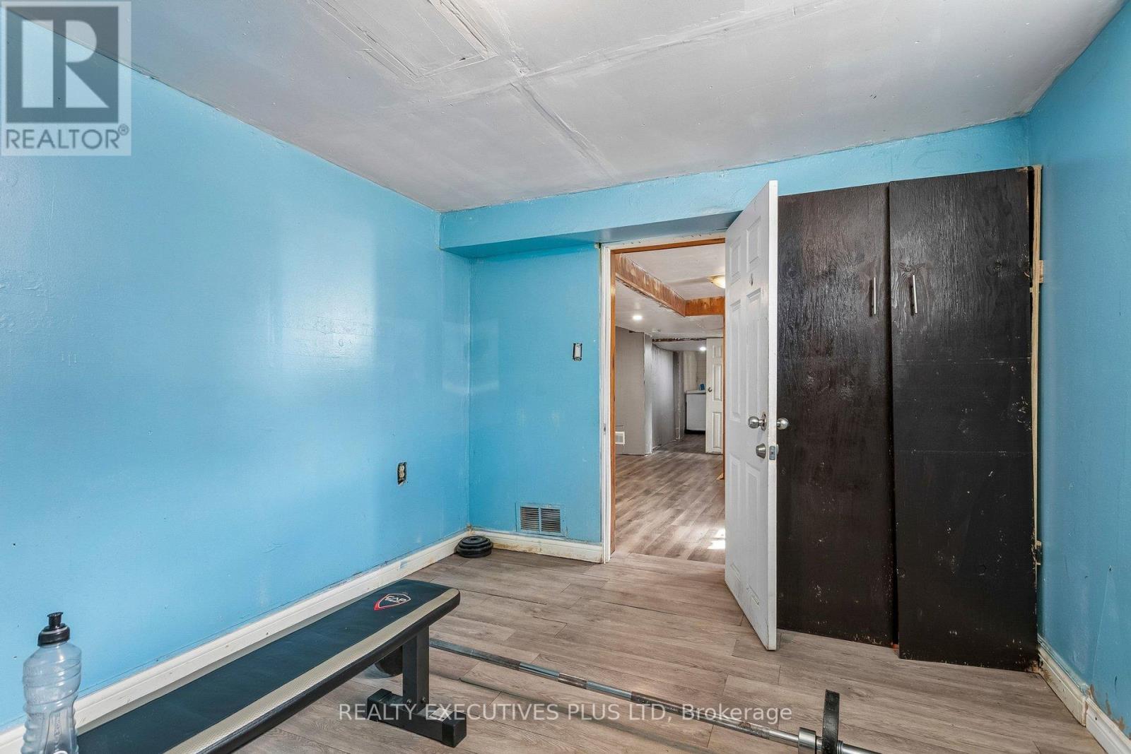 15 Dittmer Crescent, Toronto, Ontario  M9W 4P7 - Photo 22 - W12953252