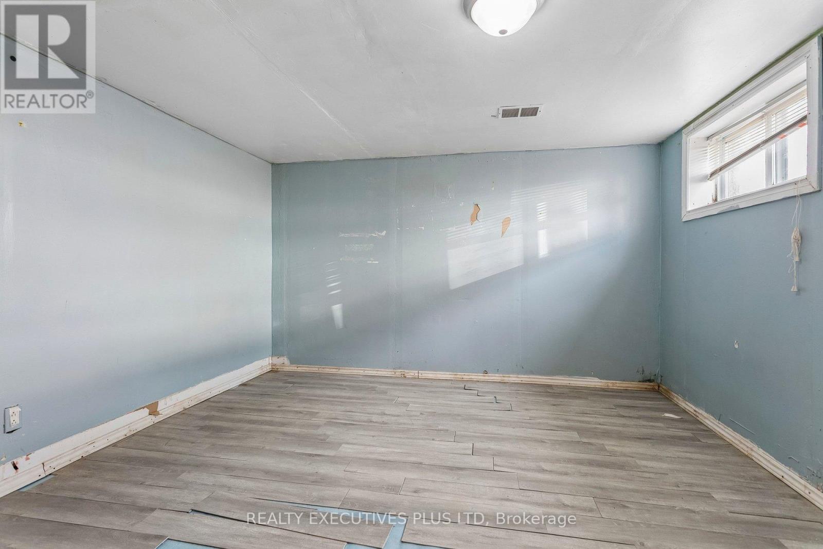 15 Dittmer Crescent, Toronto, Ontario  M9W 4P7 - Photo 24 - W12953252