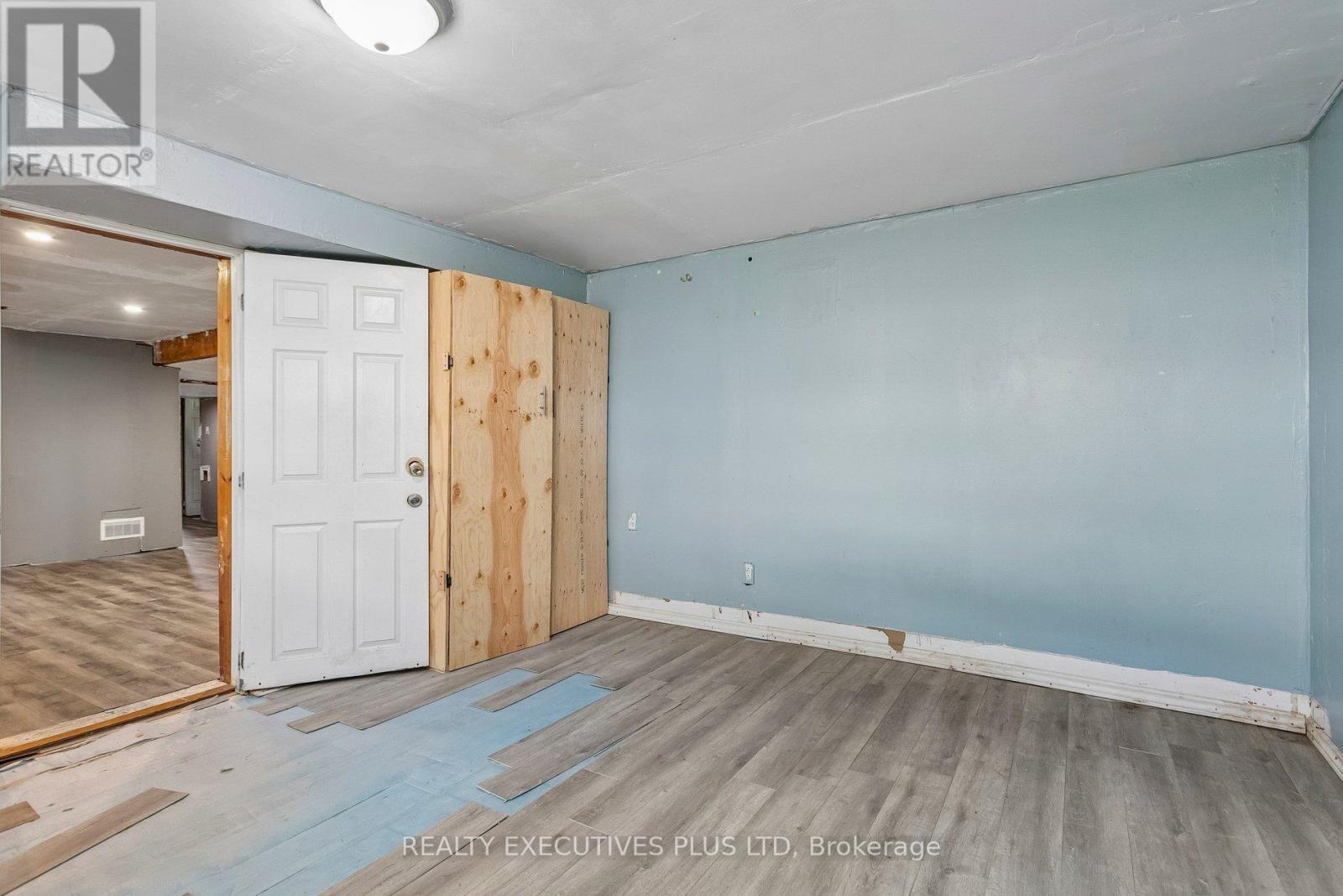 15 Dittmer Crescent, Toronto, Ontario  M9W 4P7 - Photo 25 - W12953252