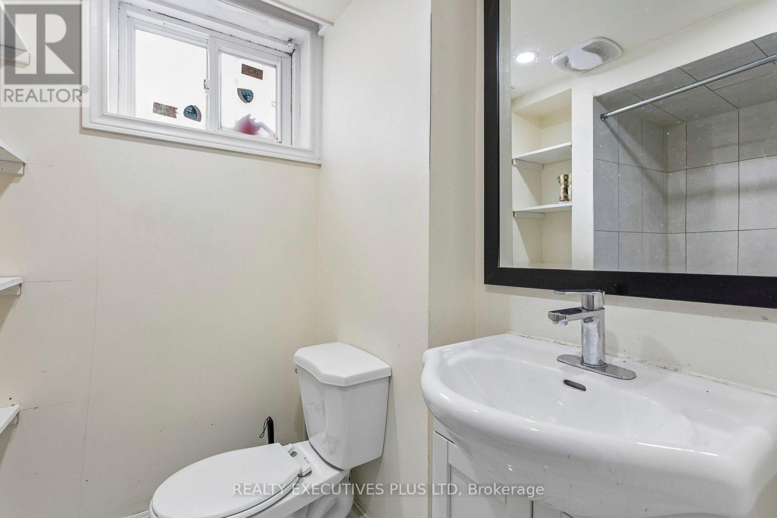 15 Dittmer Crescent, Toronto, Ontario  M9W 4P7 - Photo 29 - W12953252