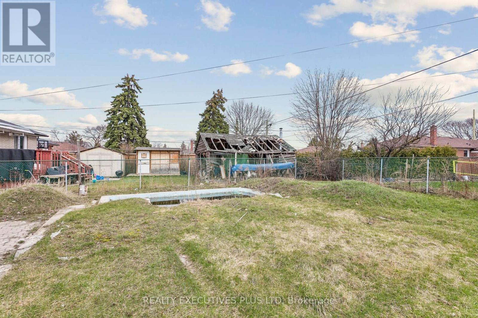 15 Dittmer Crescent, Toronto, Ontario  M9W 4P7 - Photo 36 - W12953252