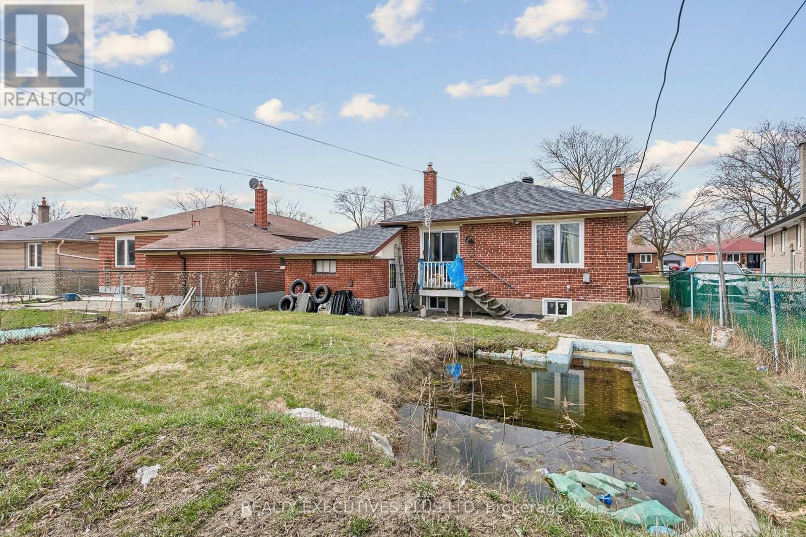 15 Dittmer Crescent, Toronto, Ontario  M9W 4P7 - Photo 34 - W12953252