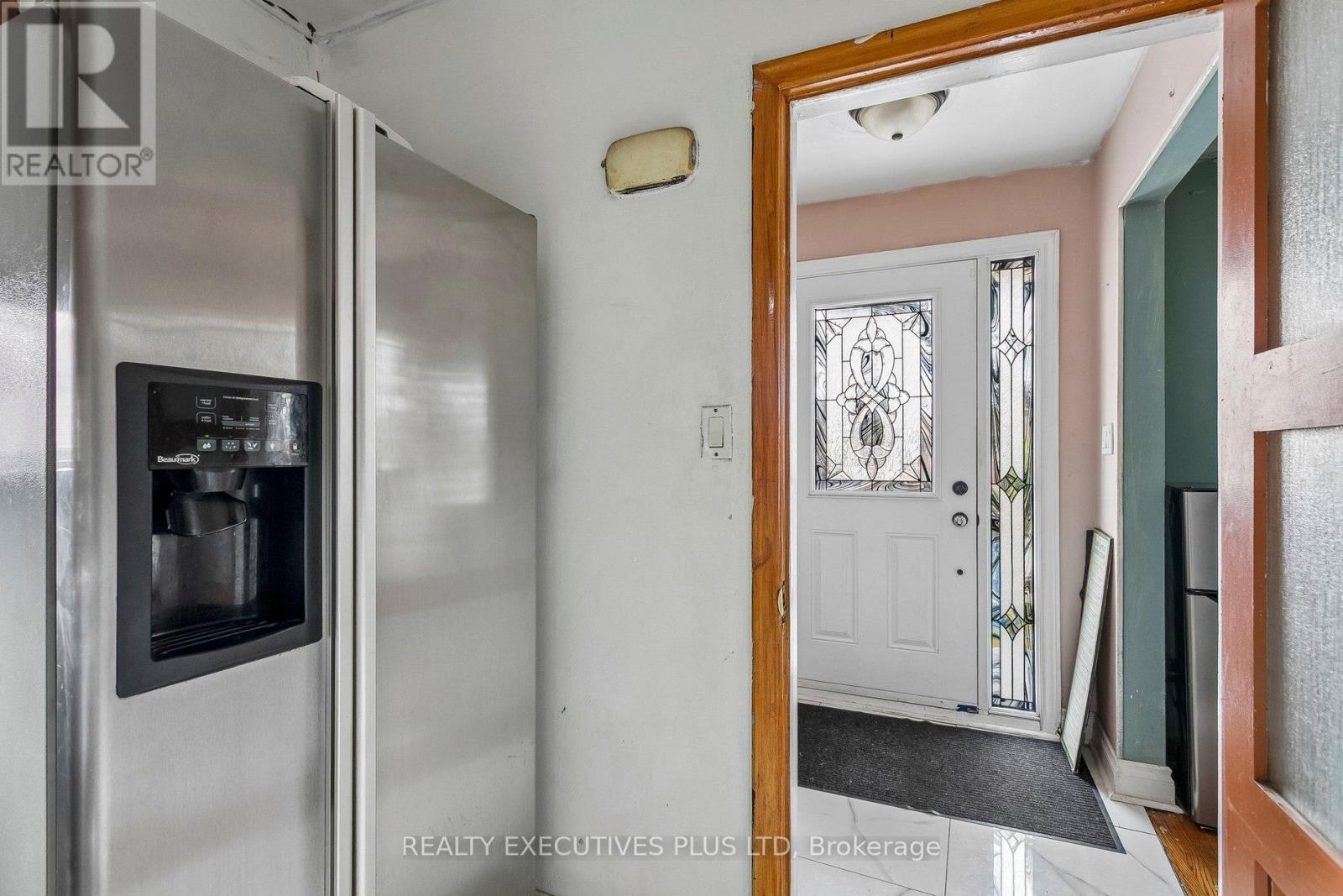 15 Dittmer Crescent, Toronto, Ontario  M9W 4P7 - Photo 11 - W12953252