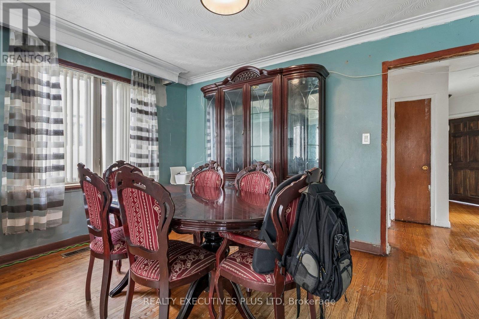 15 Dittmer Crescent, Toronto, Ontario  M9W 4P7 - Photo 8 - W12953252