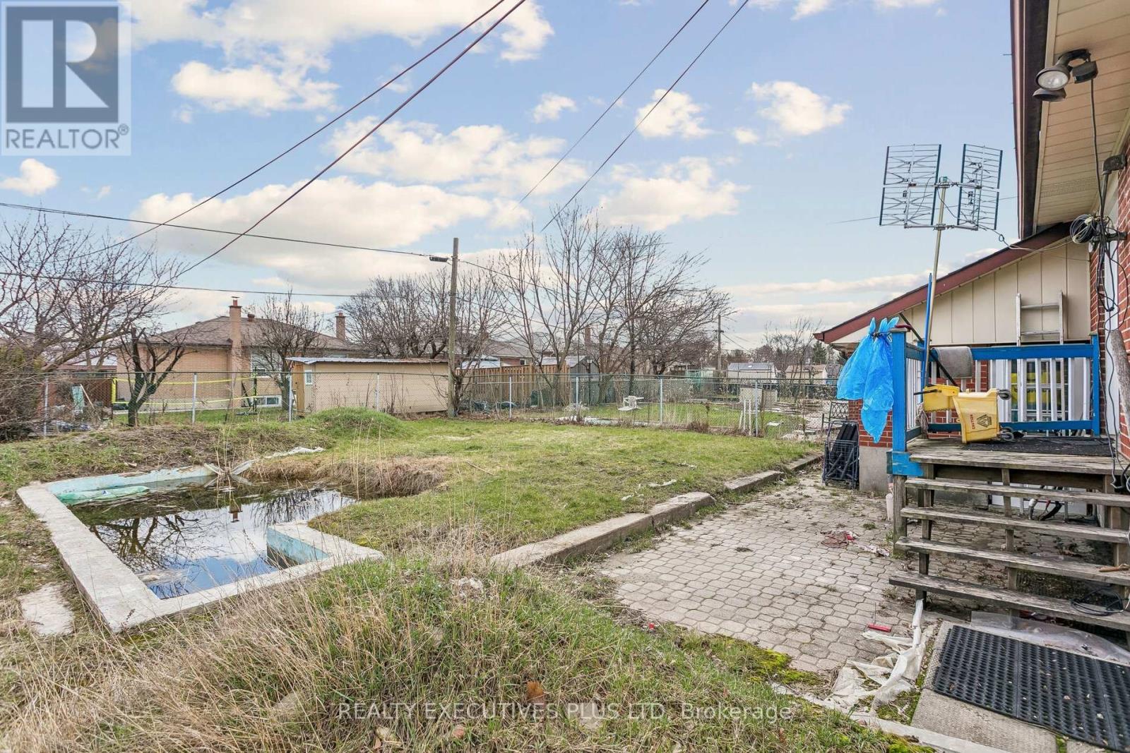 15 Dittmer Crescent, Toronto, Ontario  M9W 4P7 - Photo 35 - W12953252