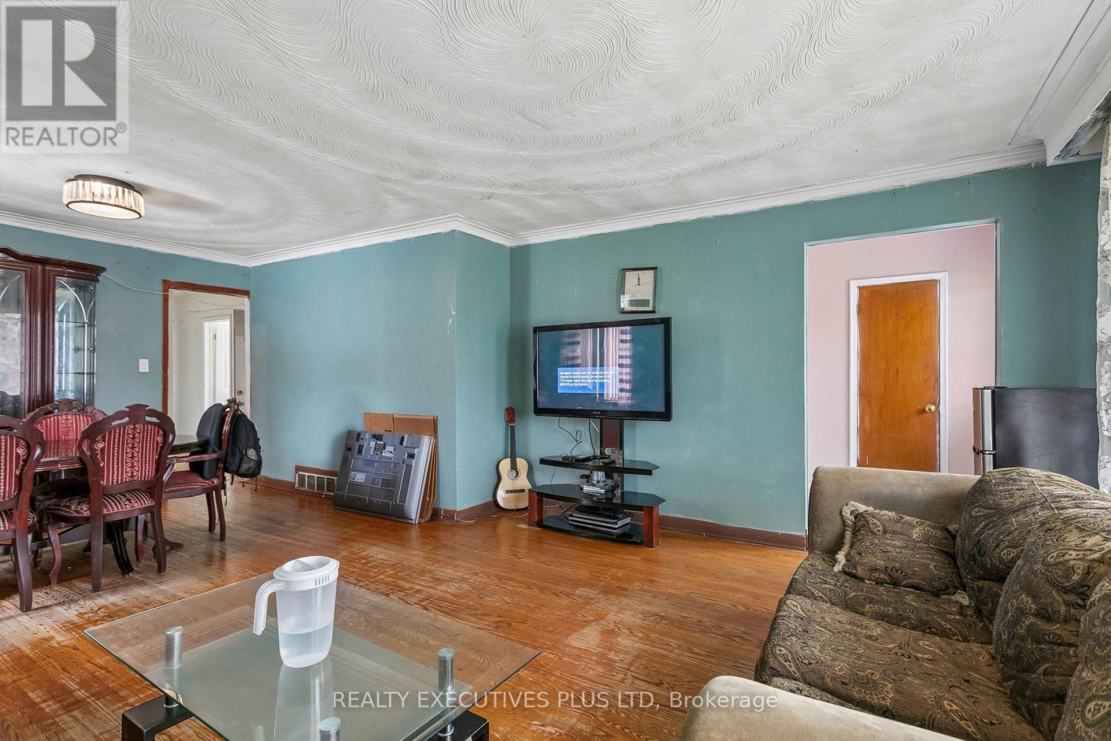 15 Dittmer Crescent, Toronto, Ontario  M9W 4P7 - Photo 6 - W12953252