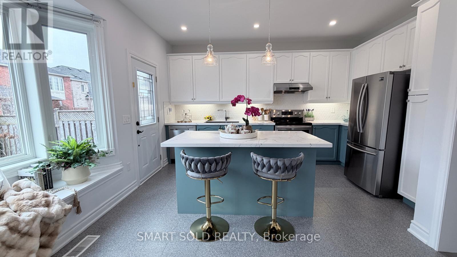 3 Manorwood Drive, Markham, Ontario  L6C 2S9 - Photo 8 - N12962864