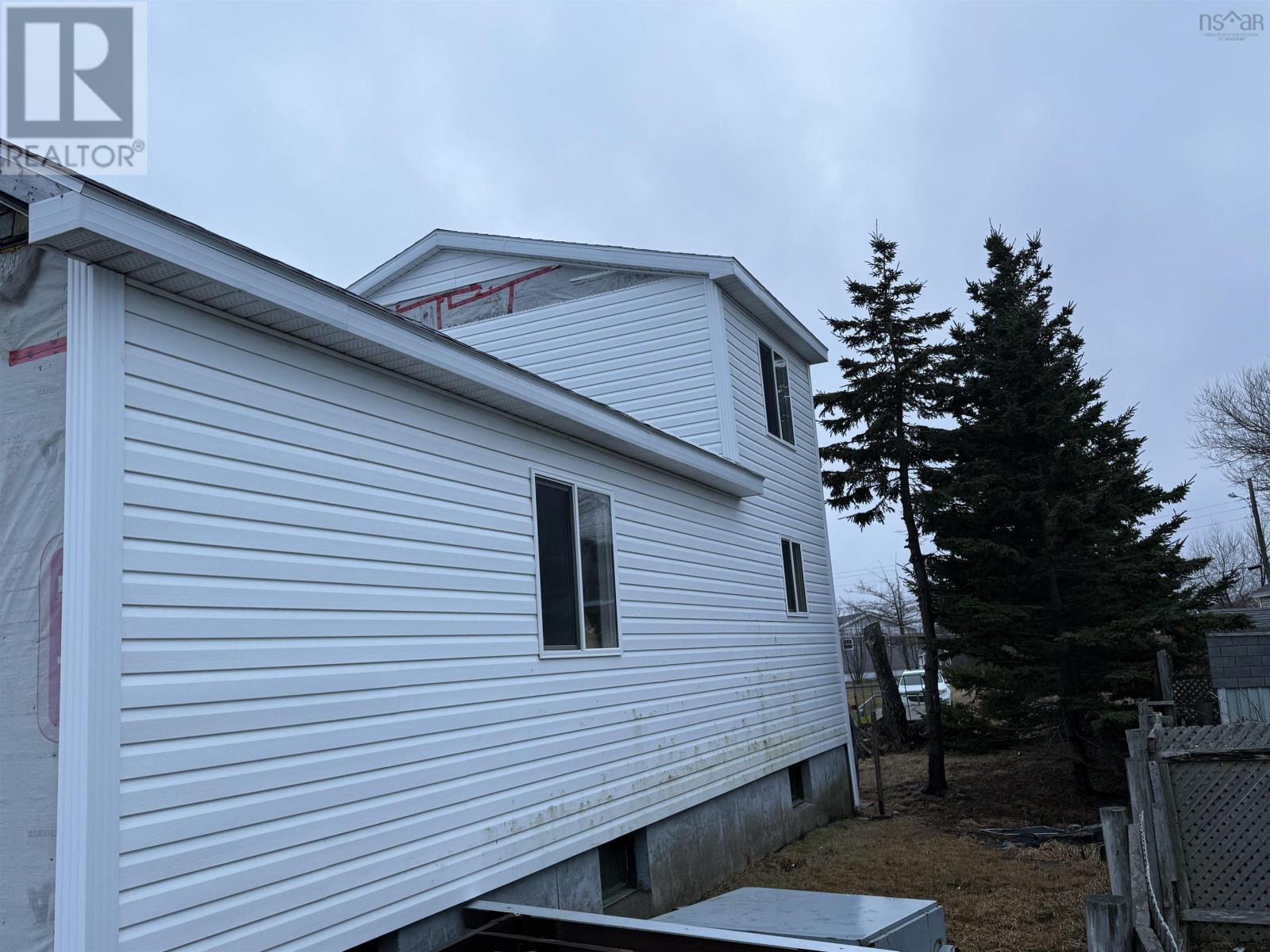 3792 Ellsworth Avenue, New Waterford, Nova Scotia  B1H 2J2 - Photo 4 - 202600987