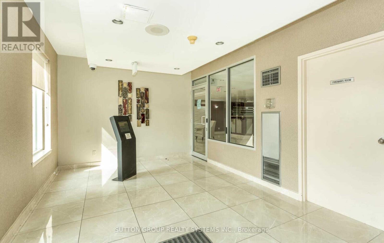 1805 - 135 Hillcrest Avenue, Mississauga, Ontario  L5B 4B1 - Photo 3 - W12962872