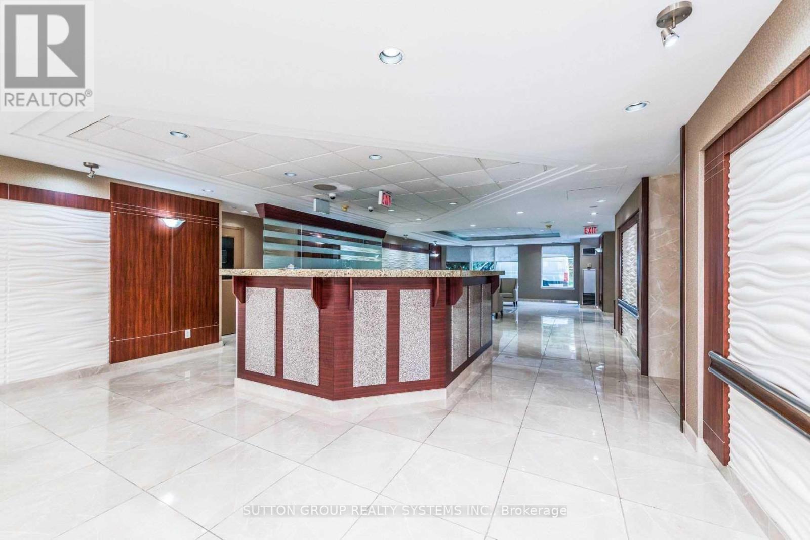 1805 - 135 Hillcrest Avenue, Mississauga, Ontario  L5B 4B1 - Photo 4 - W12962872