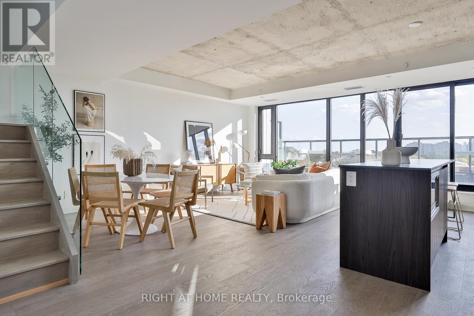 607 - 2720 Dundas Street W, Toronto, Ontario  M6P 1Y2 - Photo 2 - W12962894