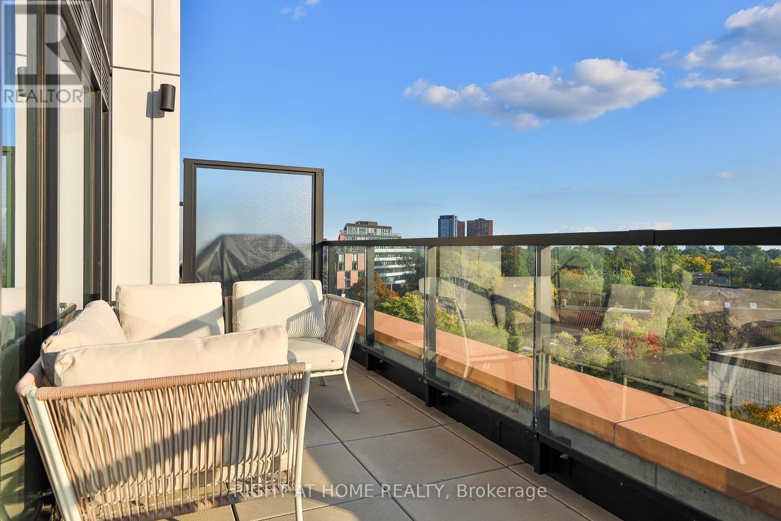 607 - 2720 Dundas Street W, Toronto, Ontario  M6P 1Y2 - Photo 7 - W12962894