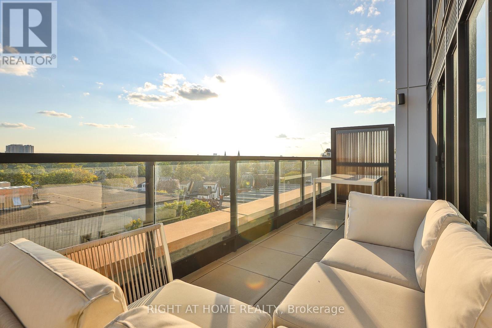 607 - 2720 Dundas Street W, Toronto, Ontario  M6P 1Y2 - Photo 8 - W12962894