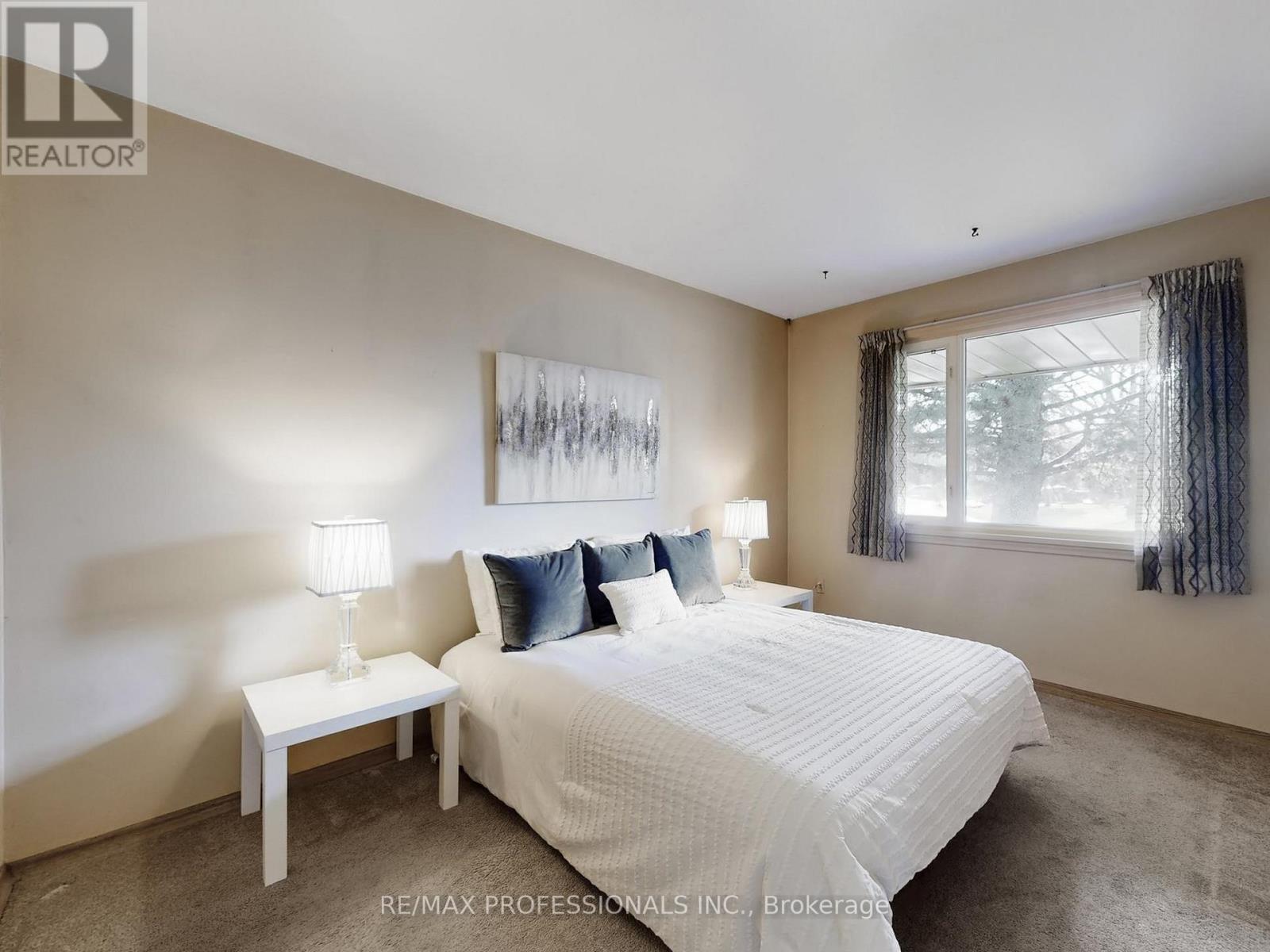 1579 Liveoak Drive N, Mississauga, Ontario  L5E 2X5 - Photo 12 - W12962896