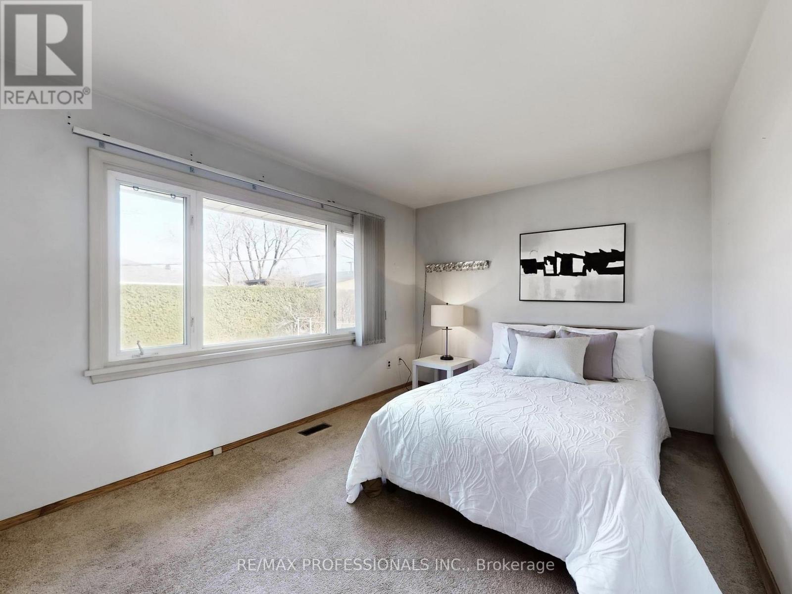 1579 Liveoak Drive N, Mississauga, Ontario  L5E 2X5 - Photo 14 - W12962896