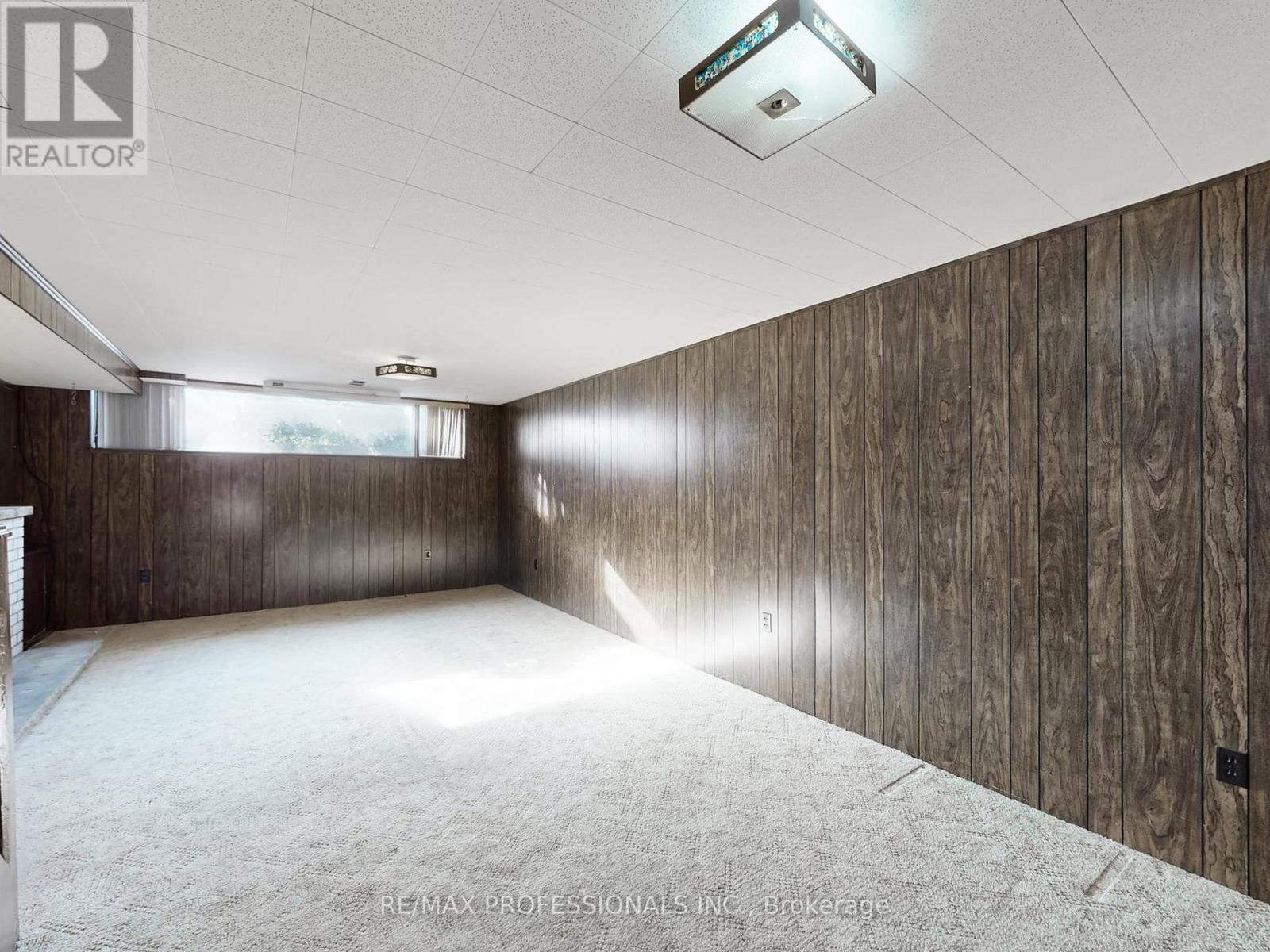 1579 Liveoak Drive N, Mississauga, Ontario  L5E 2X5 - Photo 19 - W12962896