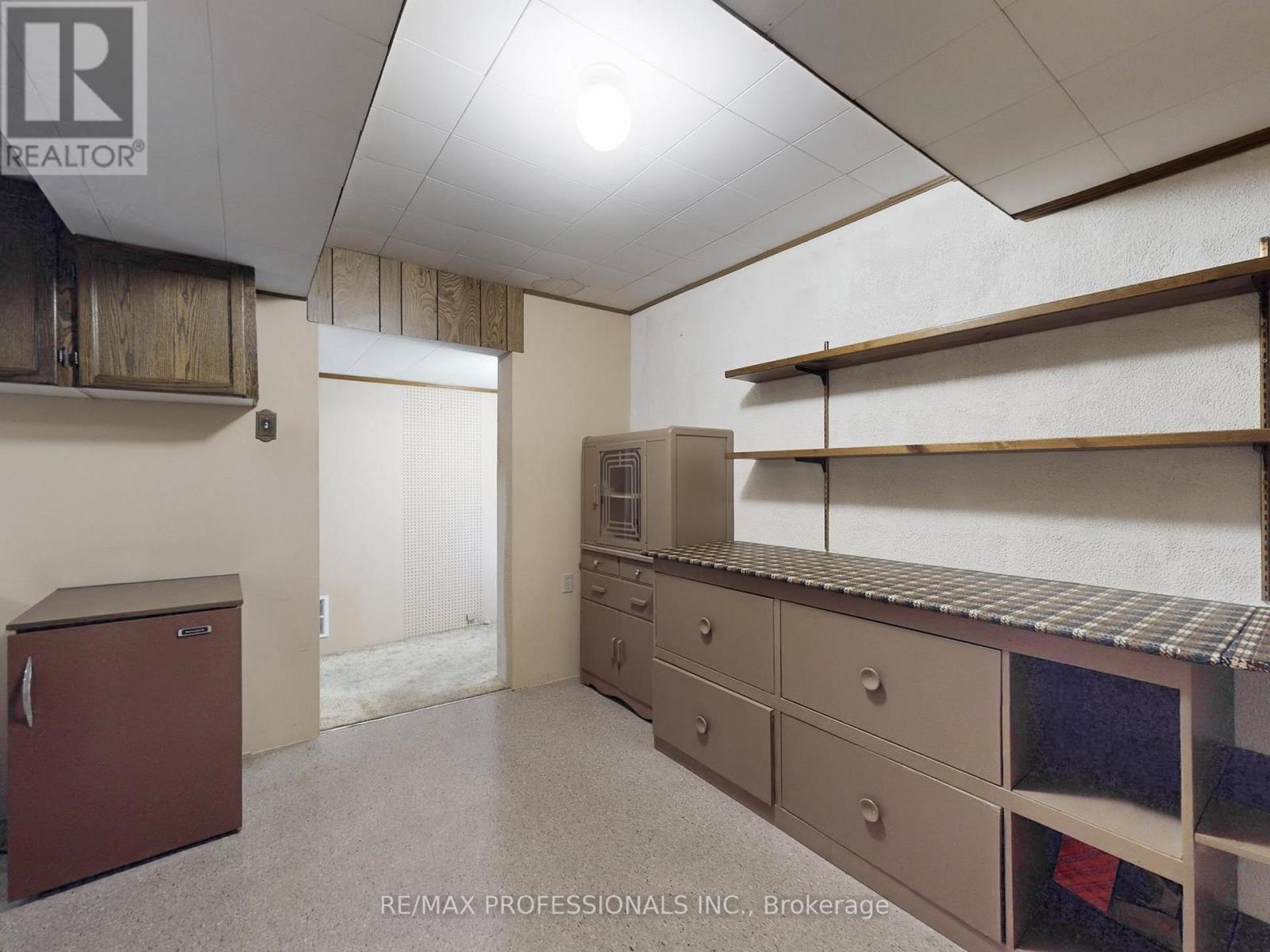 1579 Liveoak Drive N, Mississauga, Ontario  L5E 2X5 - Photo 21 - W12962896