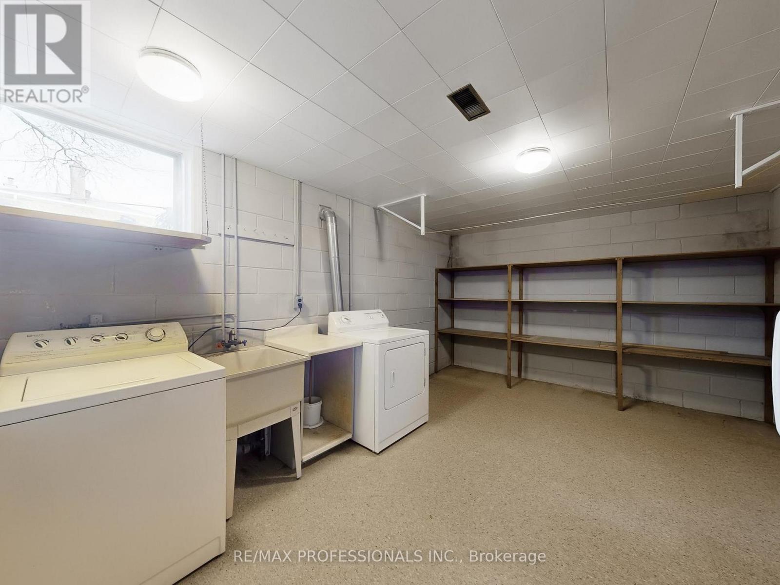 1579 Liveoak Drive N, Mississauga, Ontario  L5E 2X5 - Photo 22 - W12962896