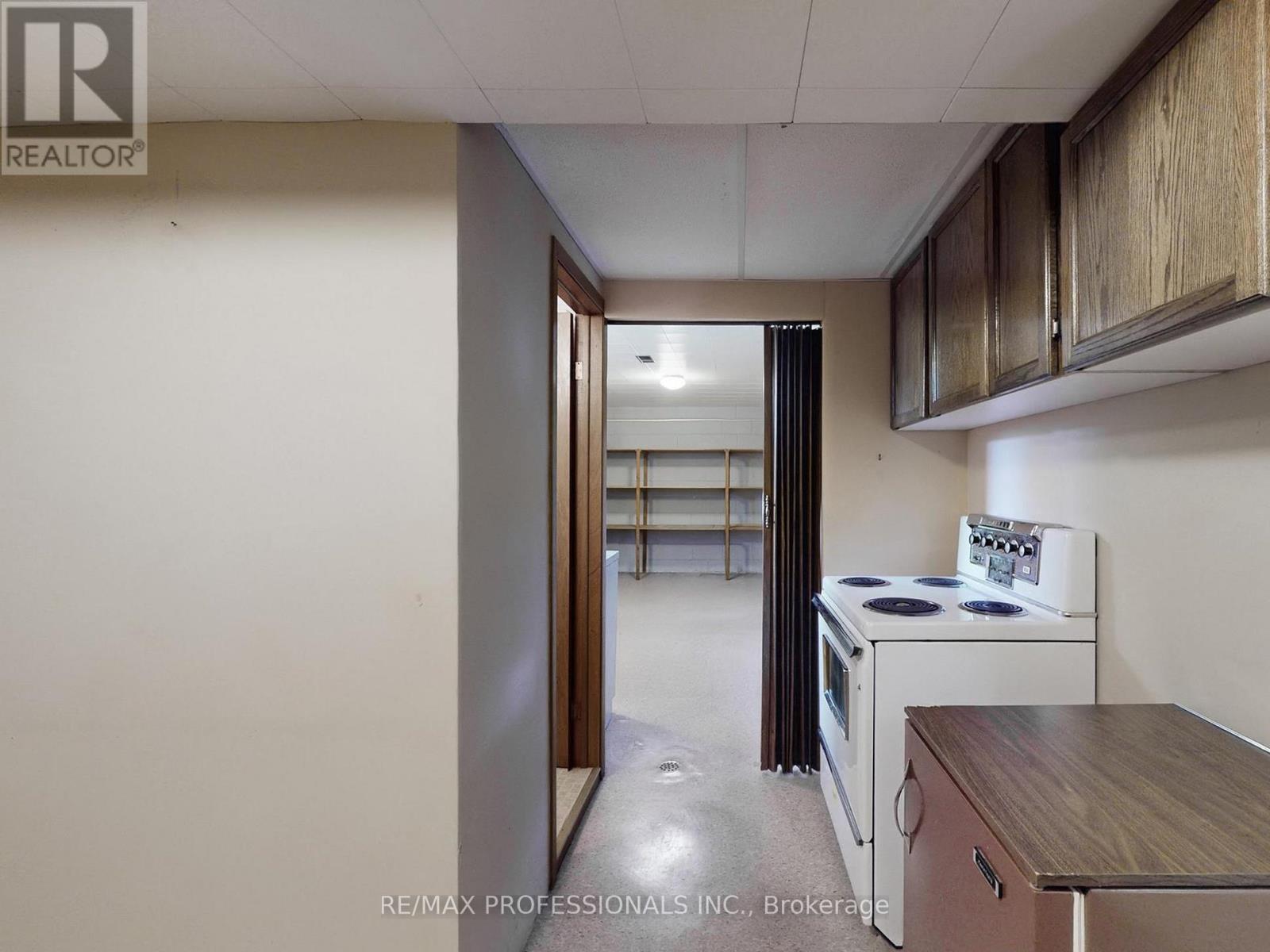 1579 Liveoak Drive N, Mississauga, Ontario  L5E 2X5 - Photo 23 - W12962896