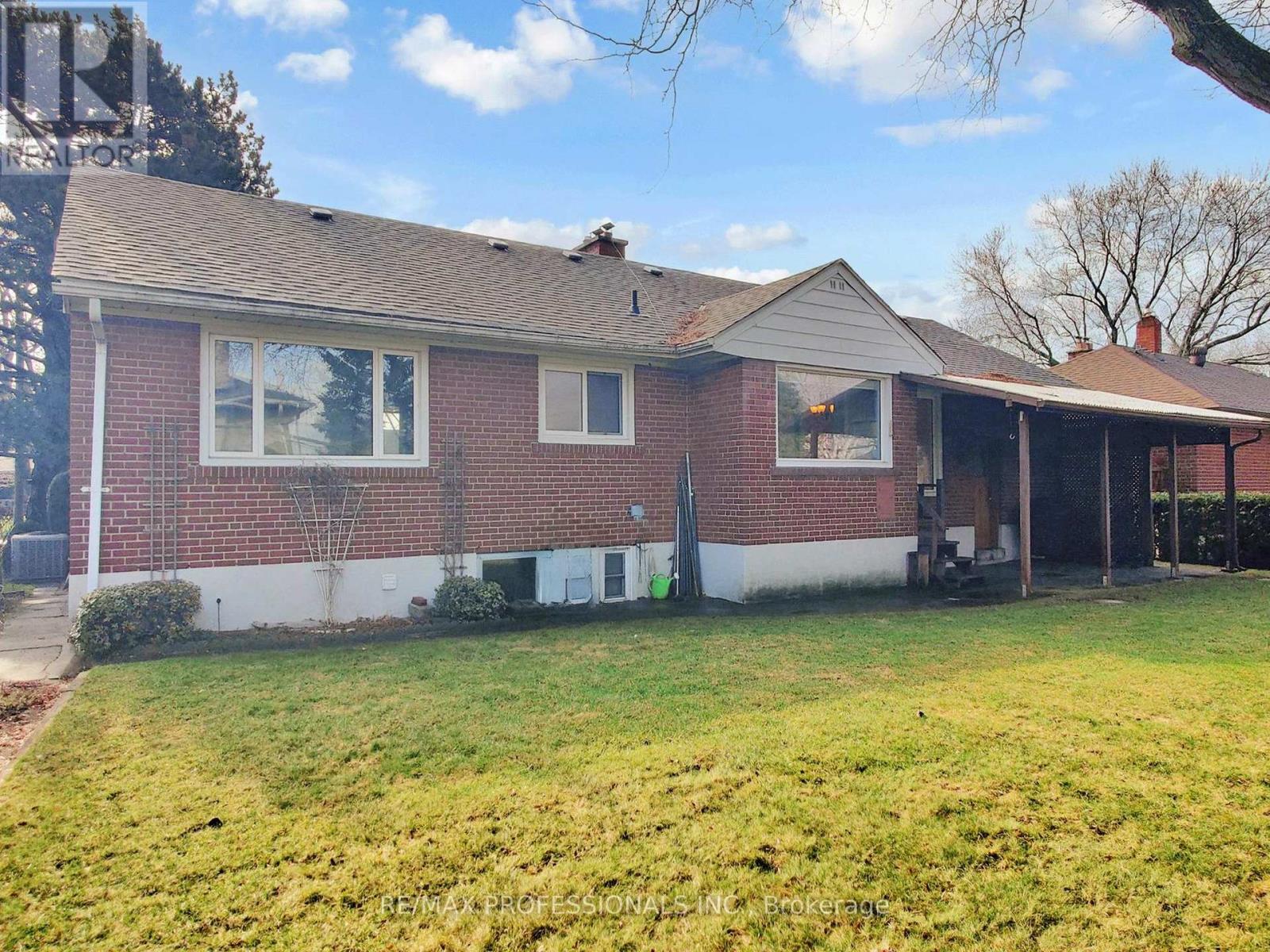 1579 Liveoak Drive N, Mississauga, Ontario  L5E 2X5 - Photo 25 - W12962896