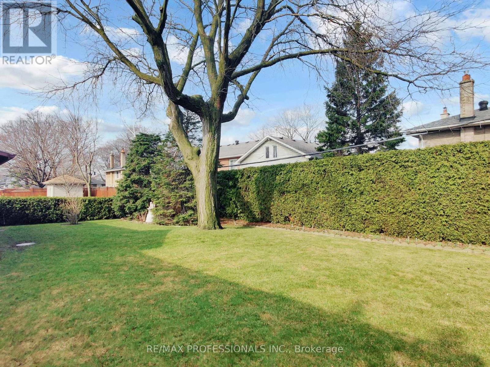 1579 Liveoak Drive N, Mississauga, Ontario  L5E 2X5 - Photo 26 - W12962896