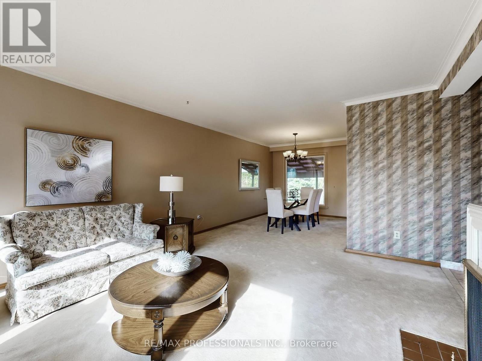 1579 Liveoak Drive N, Mississauga, Ontario  L5E 2X5 - Photo 6 - W12962896