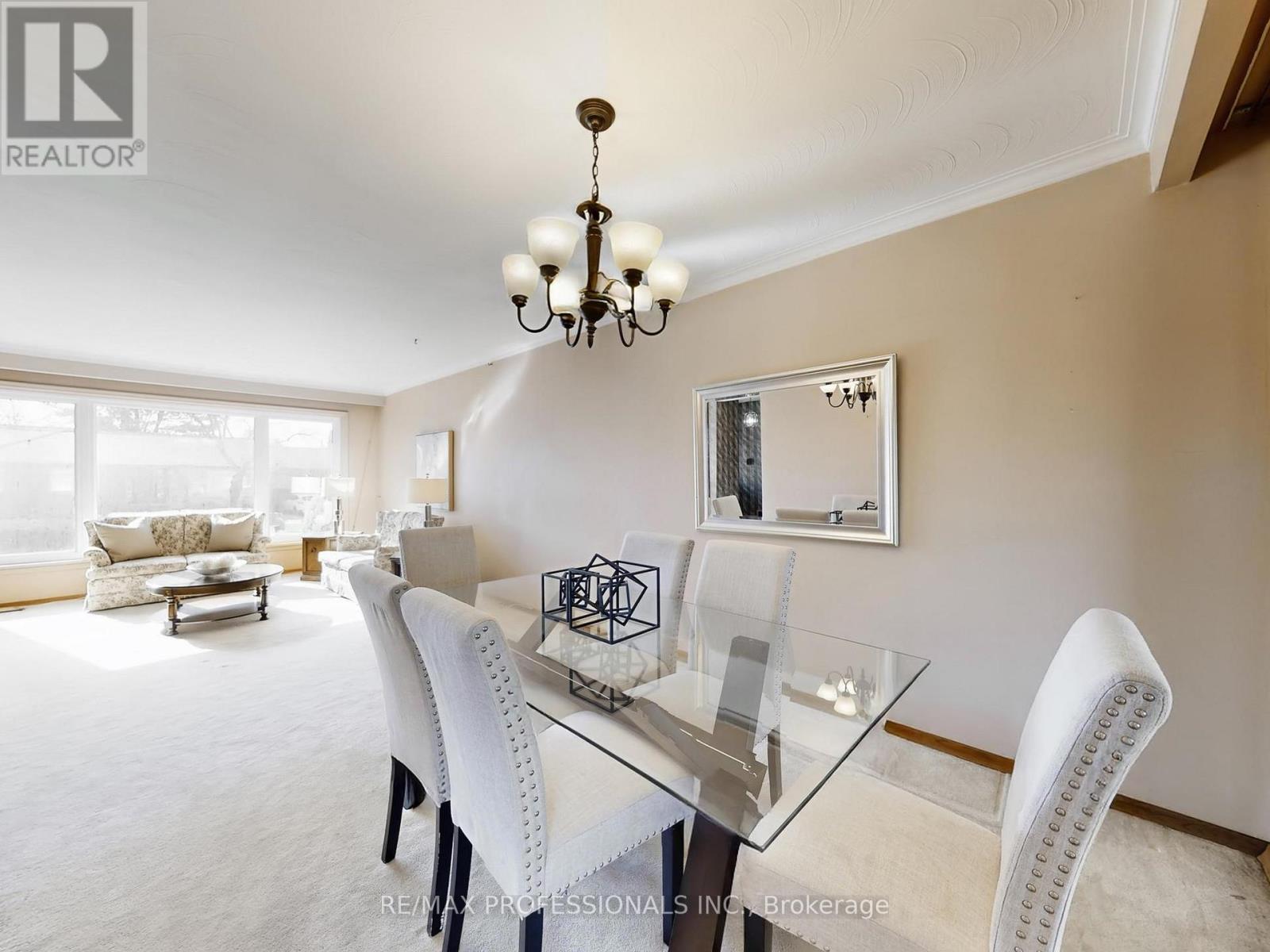 1579 Liveoak Drive N, Mississauga, Ontario  L5E 2X5 - Photo 8 - W12962896