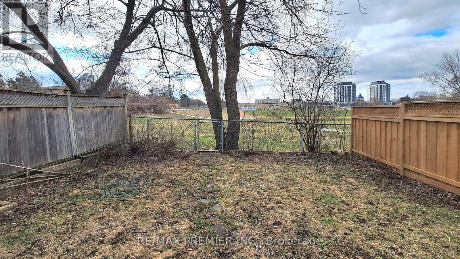 742 Beman Drive, Newmarket, Ontario  L3Y 4Z2 - Photo 2 - N12926114