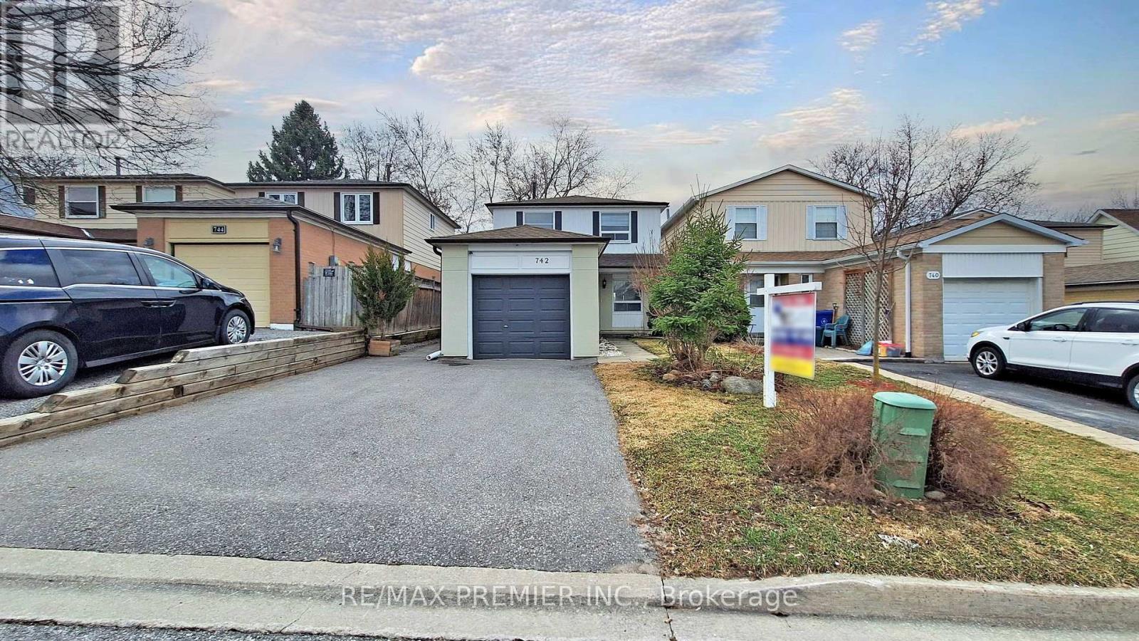 742 Beman Drive, Newmarket, Ontario  L3Y 4Z2 - Photo 3 - N12926114