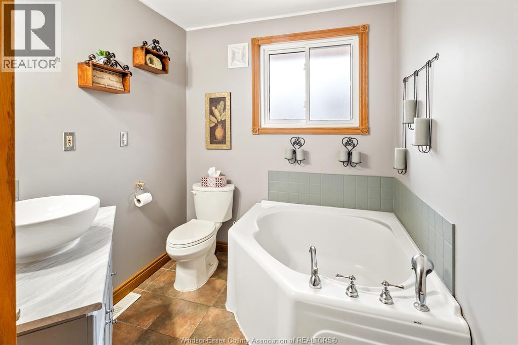 3055 Lauzon Road, Windsor, Ontario  N8T 2Z7 - Photo 17 - 26007078